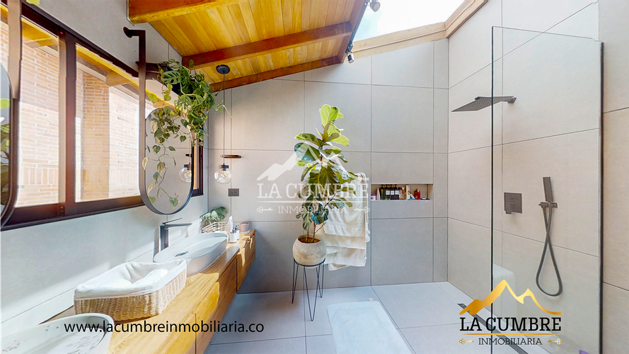 Casa de 3 alcobas en venta en San Lucas, Medellín, 310 m² · foto 21 de 21
