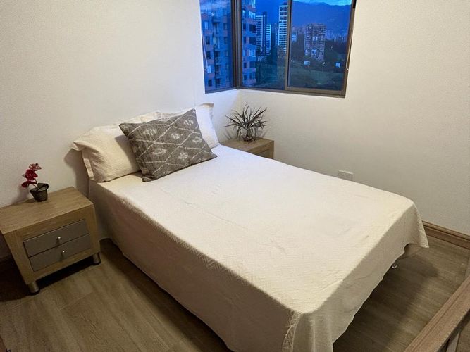 Apartamento de 3 alcobas en arriendo en Los Balsos, Medellín, 86 m² · foto 2 de 9