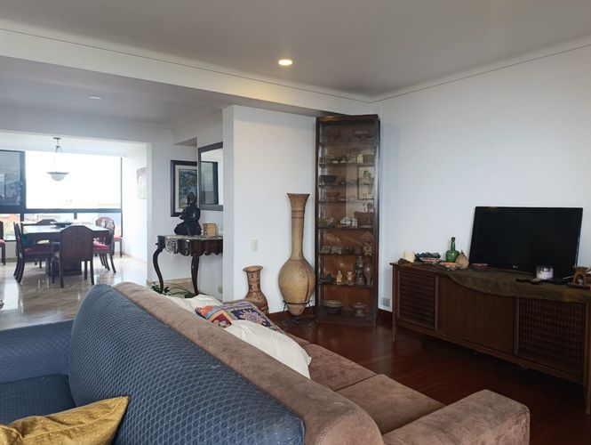 Apartamento de 3 alcobas en arriendo en Los Balsos, Medellín, 170 m² · foto 3 de 19
