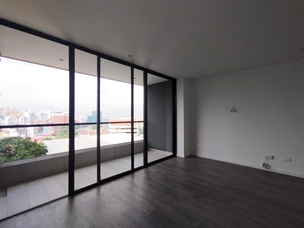 Apartamento en arriendo en Lalinde, Medellín · foto 2 de 17