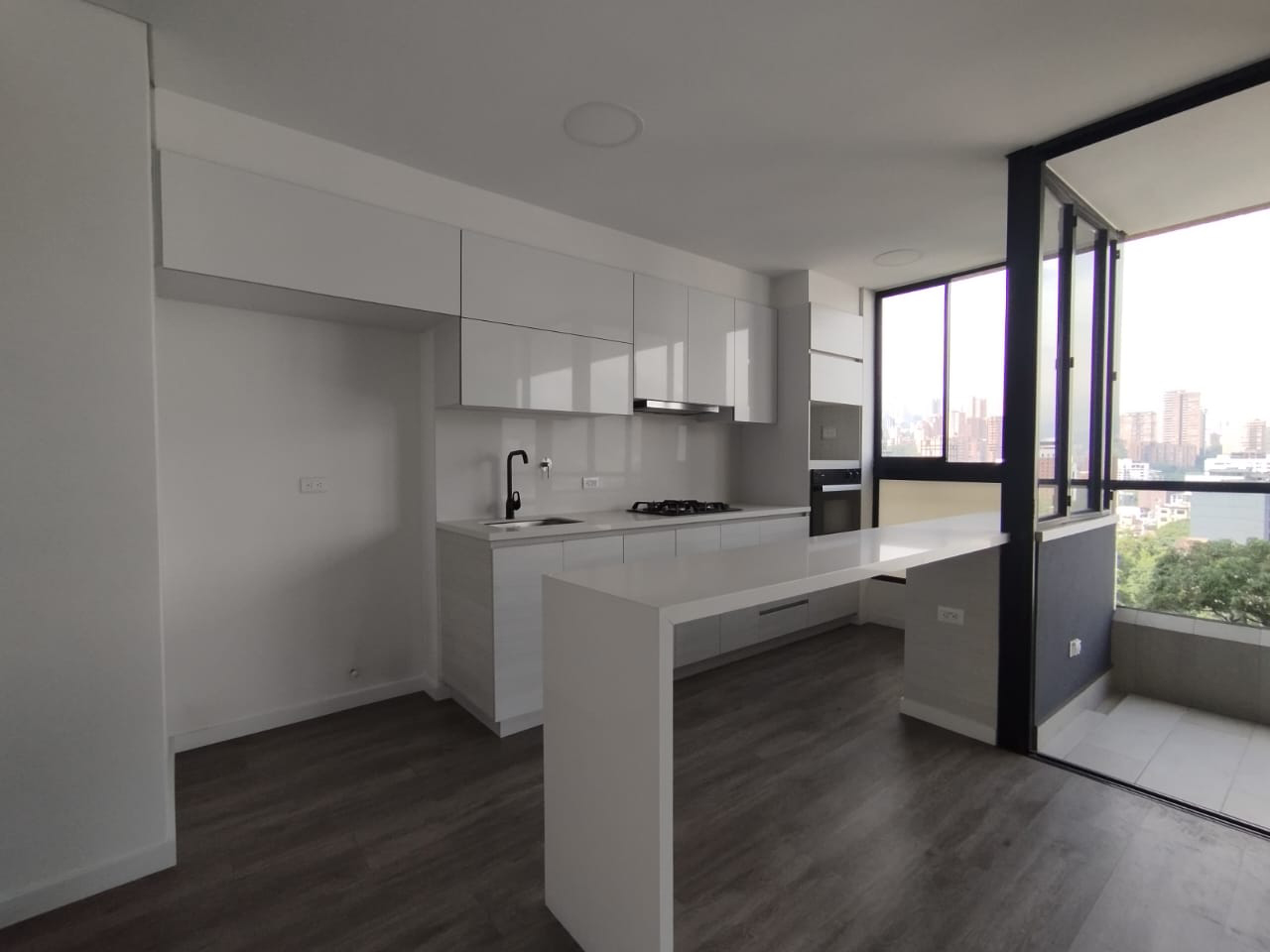 Apartamento en arriendo en Lalinde, Medellín · foto 6 de 17