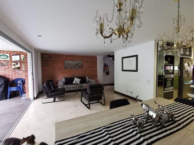 Casa de 3 alcobas en venta en Mont Juic, Envigado, 203 m² · foto 3 de 13