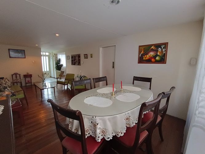 Casa de 6 alcobas en venta en Rafael Uribe, Bogotá, 150 m² · foto 2 de 18