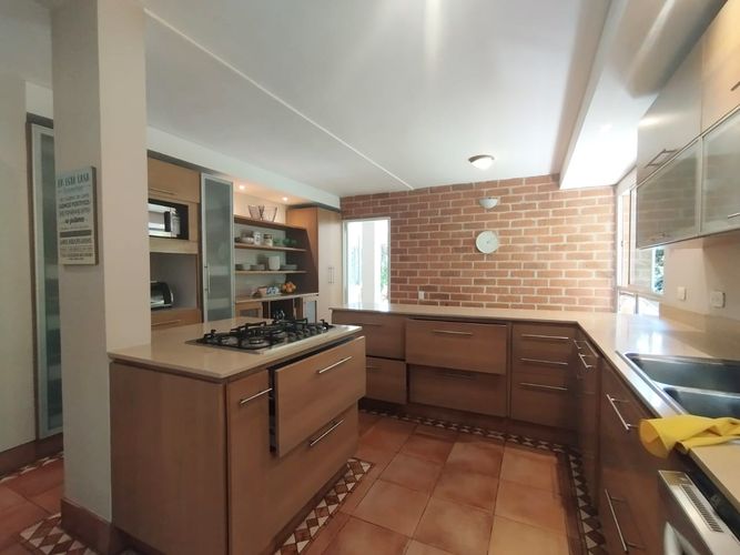 Casa de 4 alcobas en venta en Las Lomas No.1, Medellín, 367 m² · foto 5 de 18