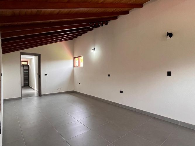 Casa de 3 alcobas en venta en La Ceja, 300 m² · foto 11 de 15