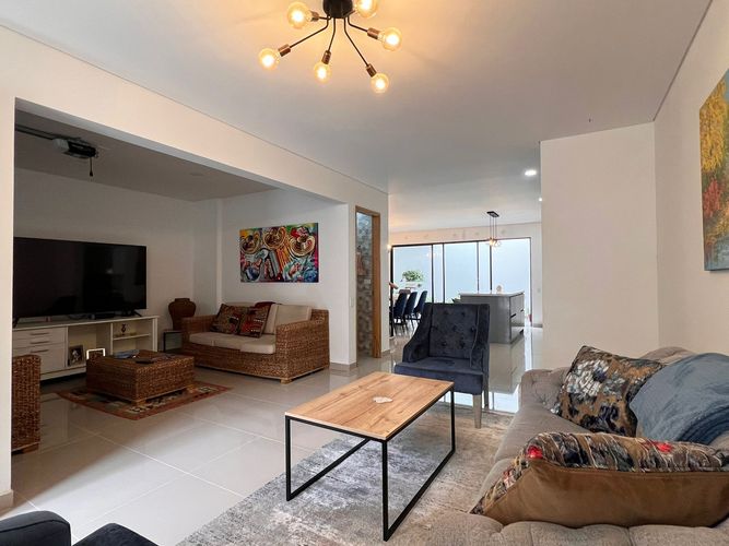 Casa de 4 alcobas en venta en Rionegro, 163 m² · foto 2 de 20