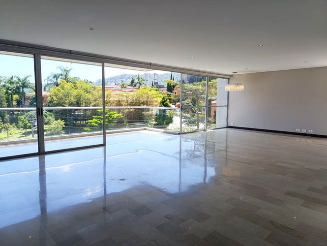 Apartamento de 3 alcobas en arriendo en La Calera, Medellín, 265 m² · foto 2 de 20