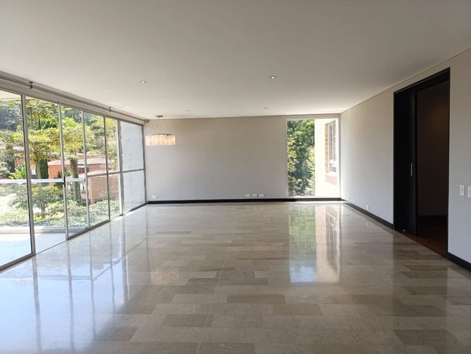 Apartamento de 3 alcobas en arriendo en La Calera, Medellín, 265 m² · foto 4 de 20