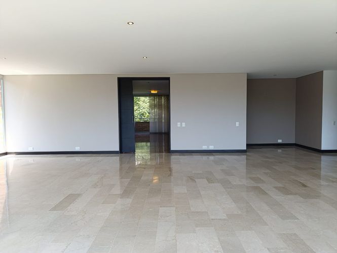Apartamento de 3 alcobas en arriendo en La Calera, Medellín, 265 m² · foto 5 de 20