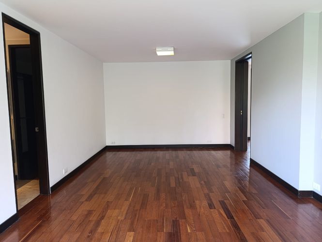 Apartamento de 3 alcobas en arriendo en La Calera, Medellín, 265 m² · foto 11 de 20