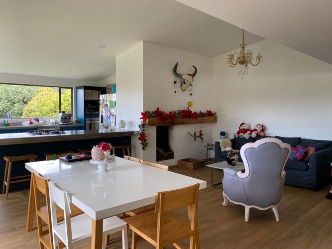 Casa de 3 alcobas en venta en Vía Las Palmas, Envigado, 310 m² · foto 2 de 17