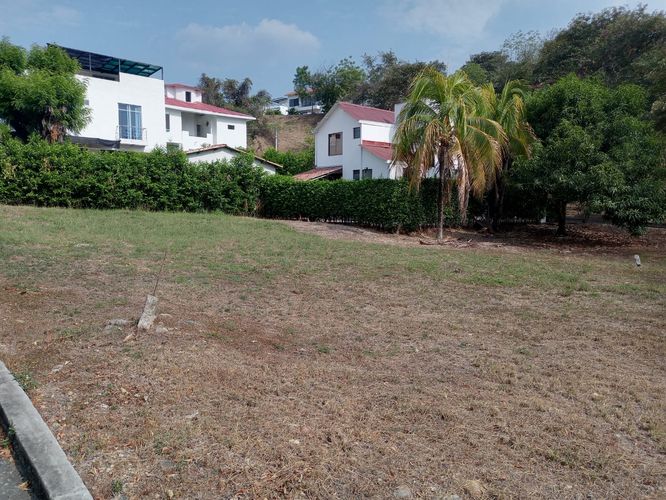 Lote en venta en Ricaurte, 146 m² · foto 2 de 2