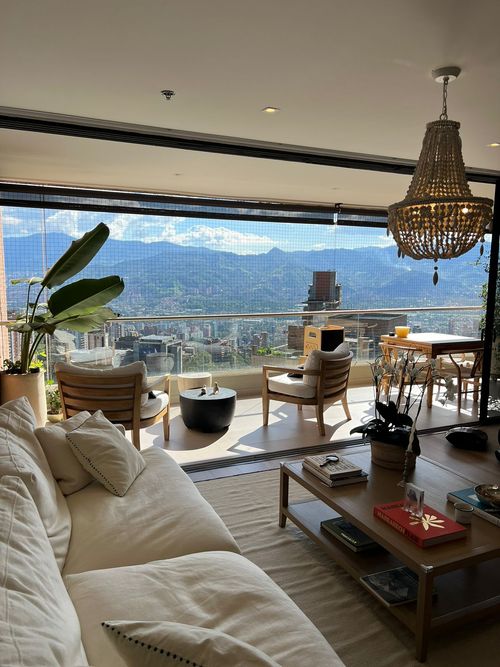 Apartamento en venta en El Poblado, Medellín · foto 2 de 10