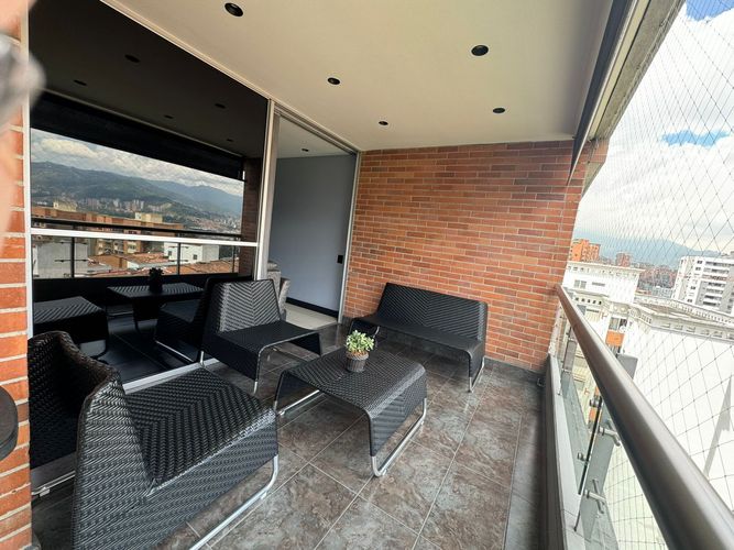Apartamento de 3 alcobas en venta en Castropol, Medellín, 151 m² · foto 2 de 15