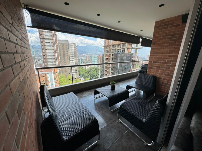 Apartamento de 3 alcobas en venta en Castropol, Medellín, 151 m² · foto 3 de 15