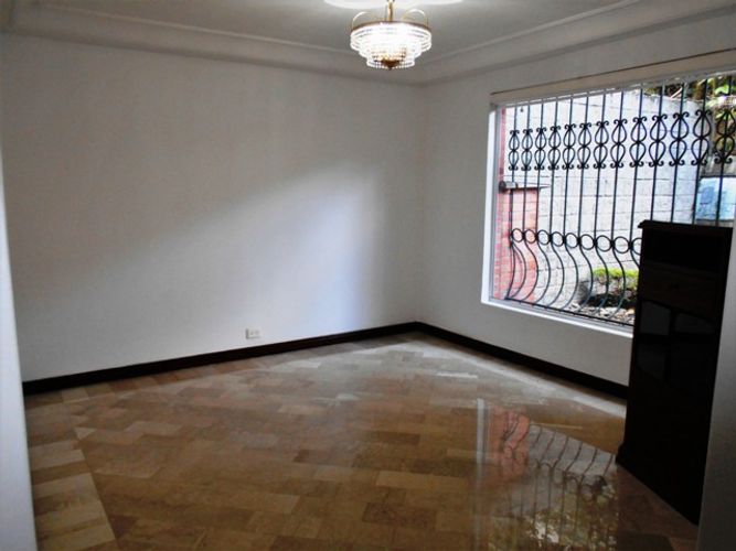 Casa de 4 alcobas en arriendo en San Lucas, Medellín, 318 m² · foto 5 de 16