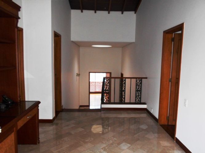 Casa de 4 alcobas en arriendo en San Lucas, Medellín, 318 m² · foto 6 de 16