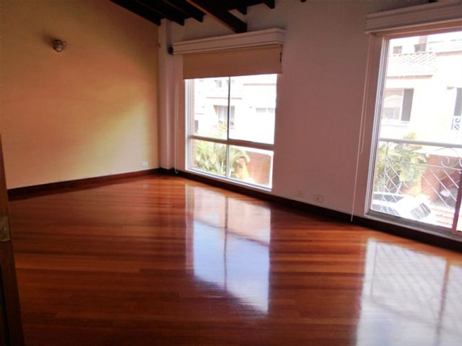 Casa de 4 alcobas en arriendo en San Lucas, Medellín, 318 m² · foto 10 de 16