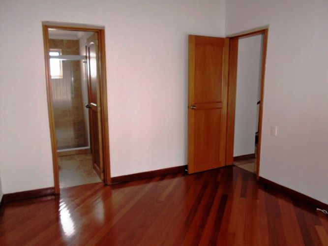 Casa de 4 alcobas en arriendo en San Lucas, Medellín, 318 m² · foto 11 de 16