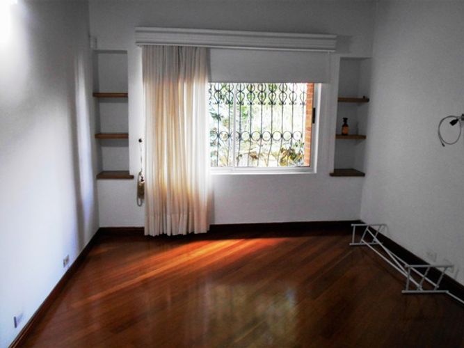 Casa de 4 alcobas en arriendo en San Lucas, Medellín, 318 m² · foto 14 de 16