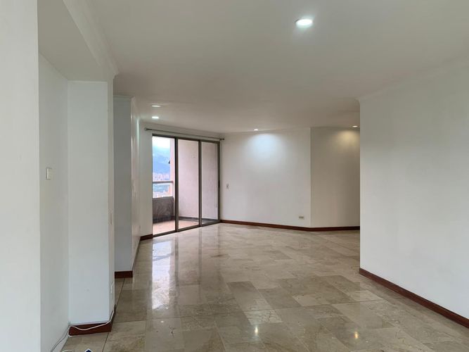 Apartamento de 3 alcobas en arriendo en Los Balsos, Medellín, 147 m² · foto 3 de 16