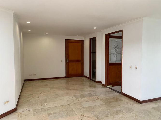 Apartamento de 3 alcobas en arriendo en Los Balsos, Medellín, 147 m² · foto 4 de 16