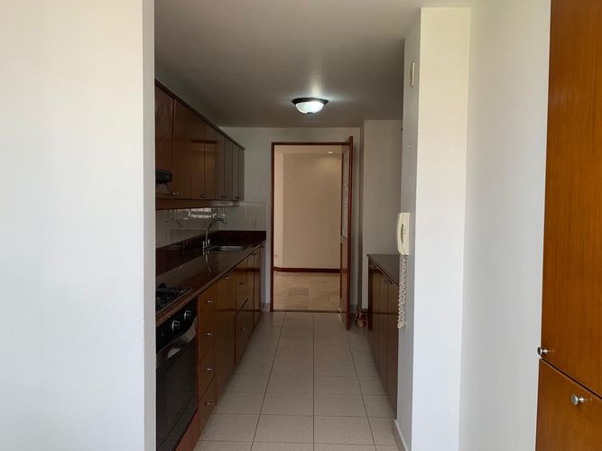 Apartamento de 3 alcobas en arriendo en Los Balsos, Medellín, 147 m² · foto 5 de 16