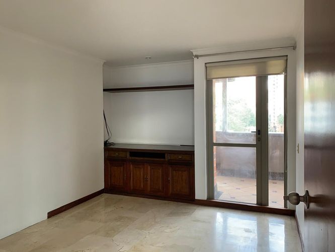 Apartamento de 3 alcobas en arriendo en Los Balsos, Medellín, 147 m² · foto 7 de 16