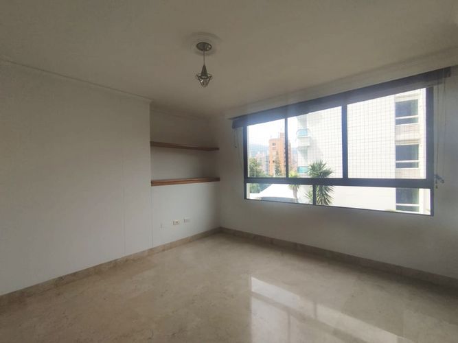 Apartamento de 2 alcobas en arriendo en Asomadera No.2, Medellín, 150 m² · foto 3 de 17