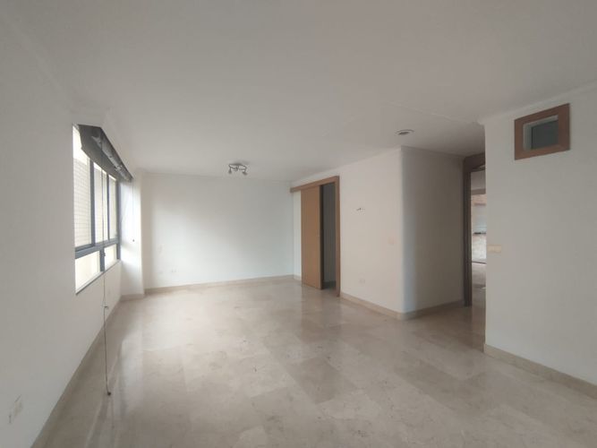 Apartamento de 2 alcobas en arriendo en Asomadera No.2, Medellín, 150 m² · foto 4 de 17