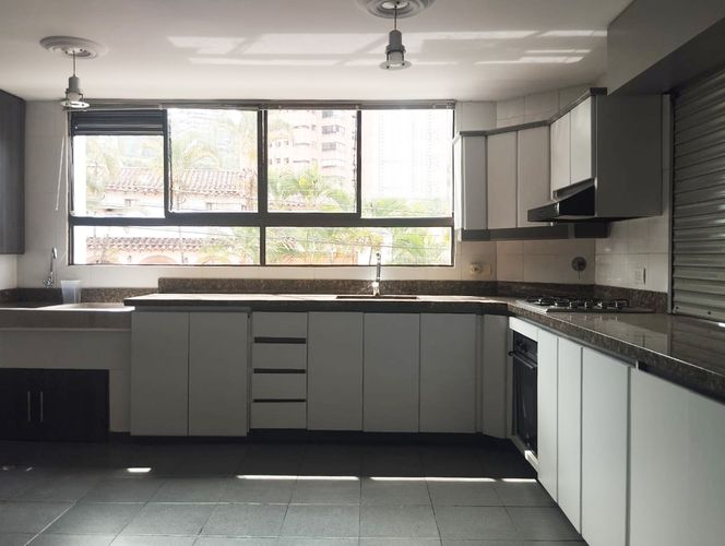 Apartamento de 2 alcobas en arriendo en Asomadera No.2, Medellín, 150 m² · foto 6 de 17