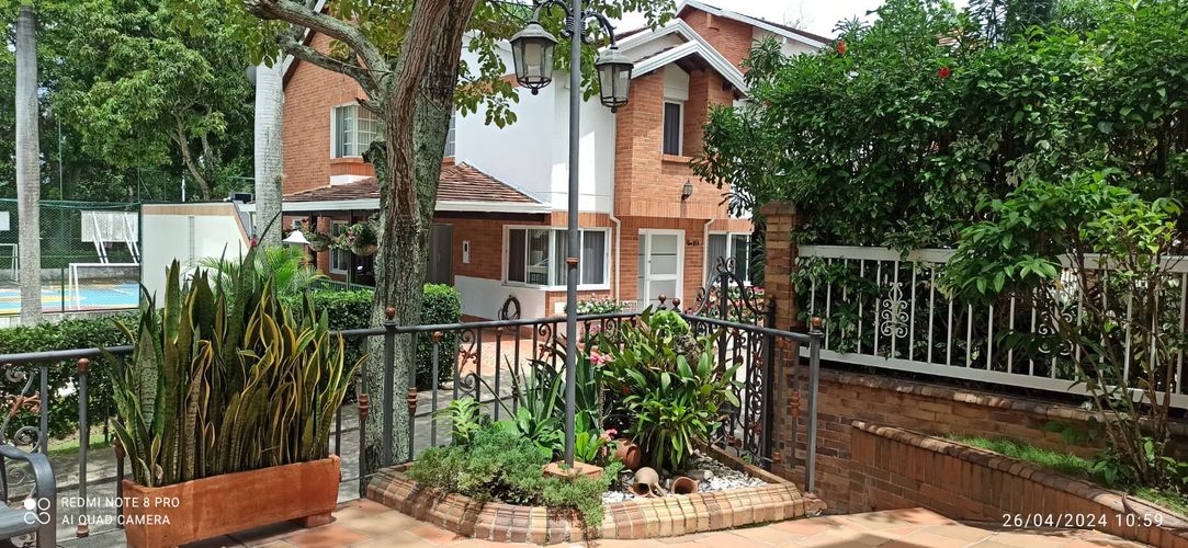 Casa de 5 alcobas en venta en Urbanizacion Club House I, Floridablanca, 307 m² · foto 7 de 24