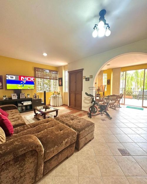 Casa de 5 alcobas en venta en Urbanizacion Club House I, Floridablanca, 307 m² · foto 13 de 24
