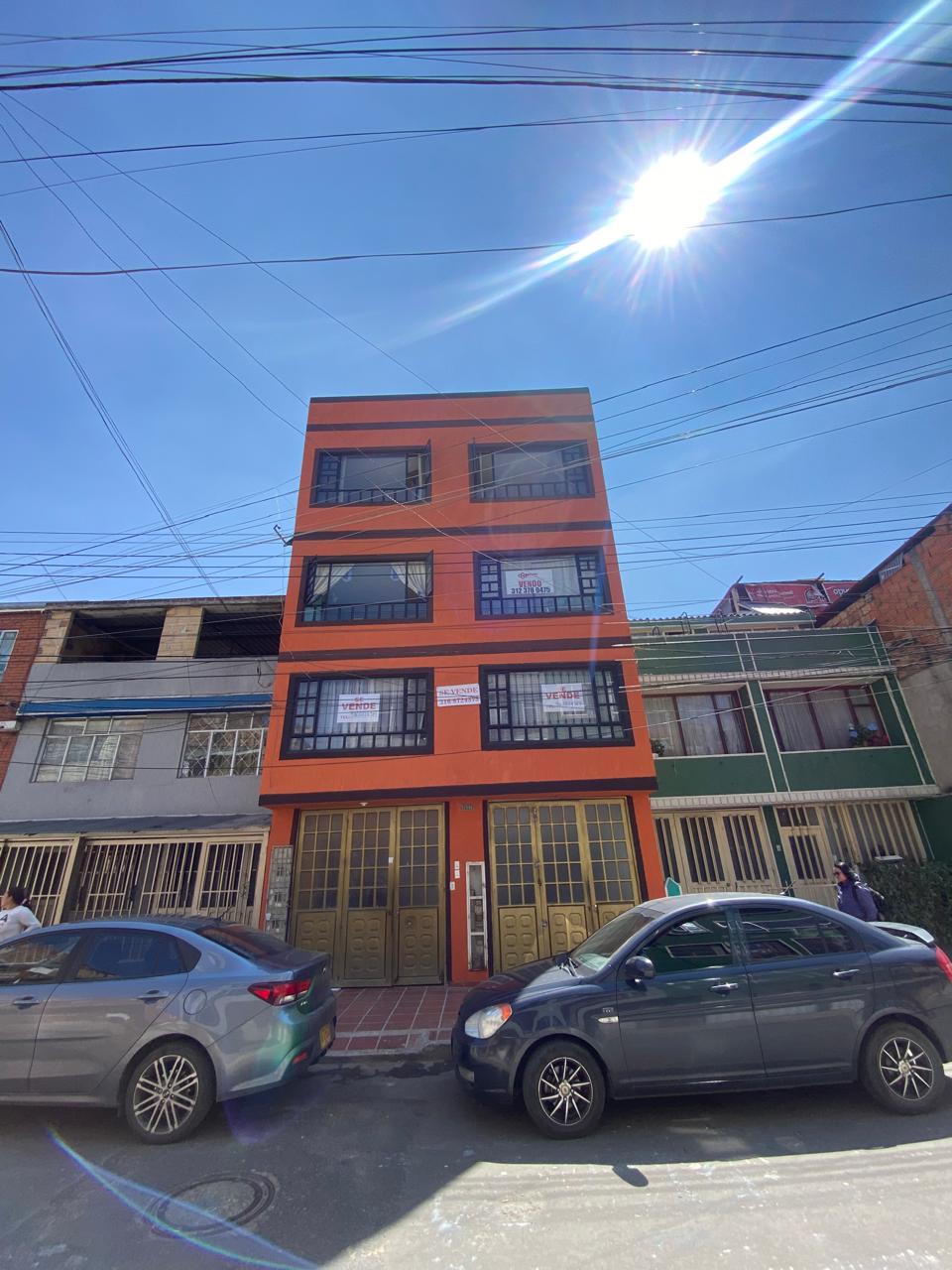Casa en venta en Engativá, Bogotá · foto 3 de 24