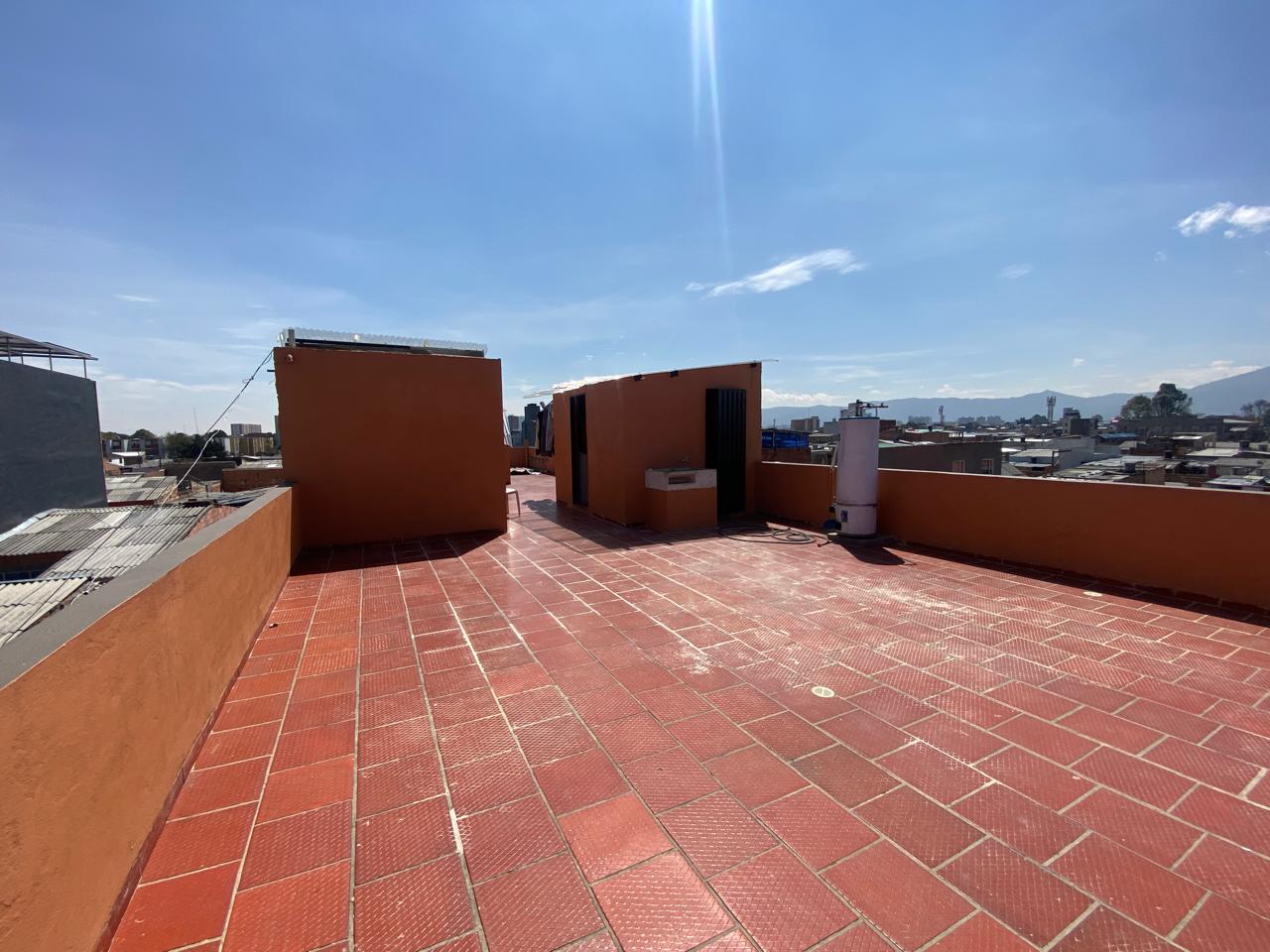 Casa en venta en Engativá, Bogotá · foto 4 de 24