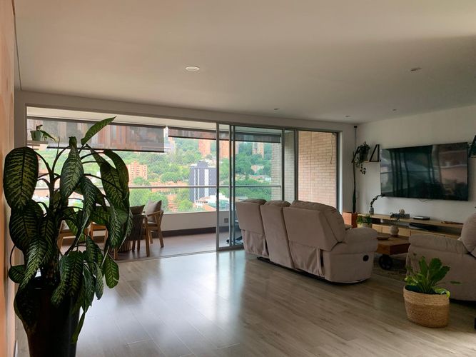 Apartamento de 2 alcobas en arriendo en El Poblado, Medellín, 163 m² · foto 3 de 18