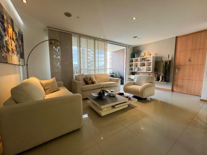 Apartamento de 3 alcobas en venta en Castropol, Medellín, 127 m² · foto 2 de 11