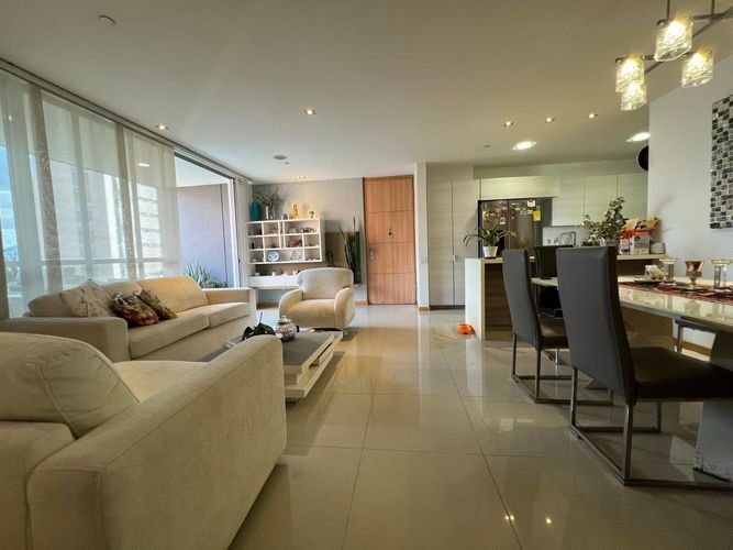 Apartamento de 3 alcobas en venta en Castropol, Medellín, 127 m² · foto 3 de 11