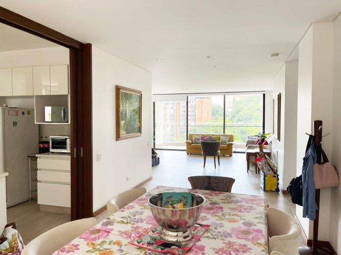 Apartamento de 3 alcobas en arriendo en El Diamante 2, Medellín, 274 m² · foto 2 de 18