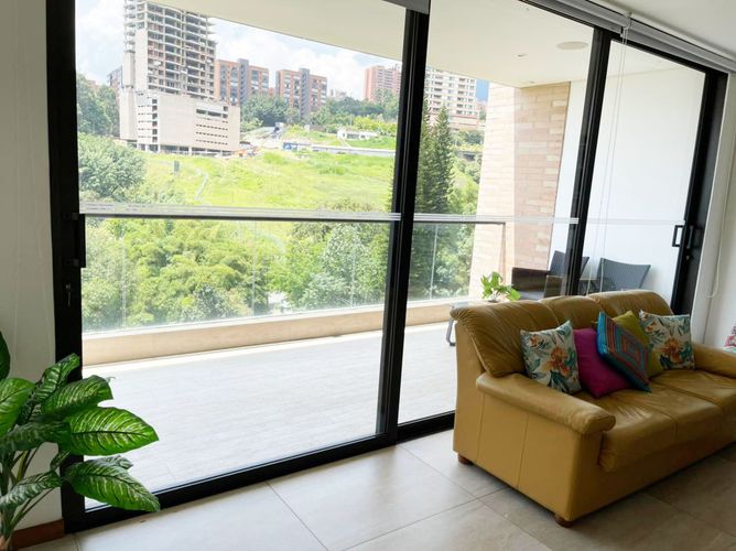 Apartamento de 3 alcobas en arriendo en El Diamante 2, Medellín, 274 m² · foto 5 de 18
