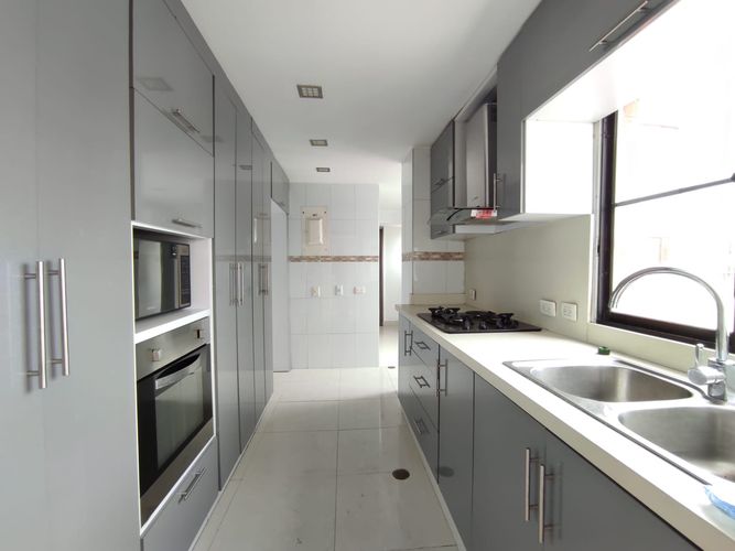 Apartamento de 3 alcobas en venta en Santa Anita, Cali, 195 m² · foto 4 de 20