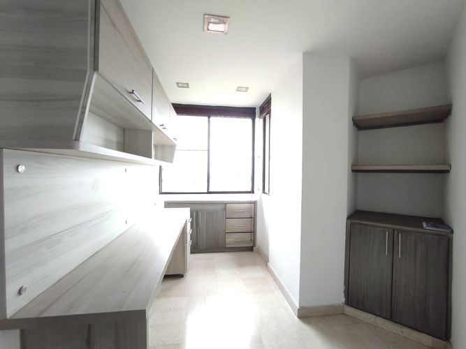 Apartamento de 3 alcobas en venta en Santa Anita, Cali, 195 m² · foto 8 de 20