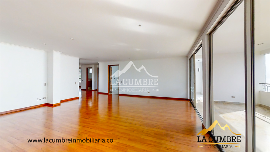 Apartamento de 3 alcobas en arriendo en La Calera, Medellín, 215 m² · foto 2 de 15