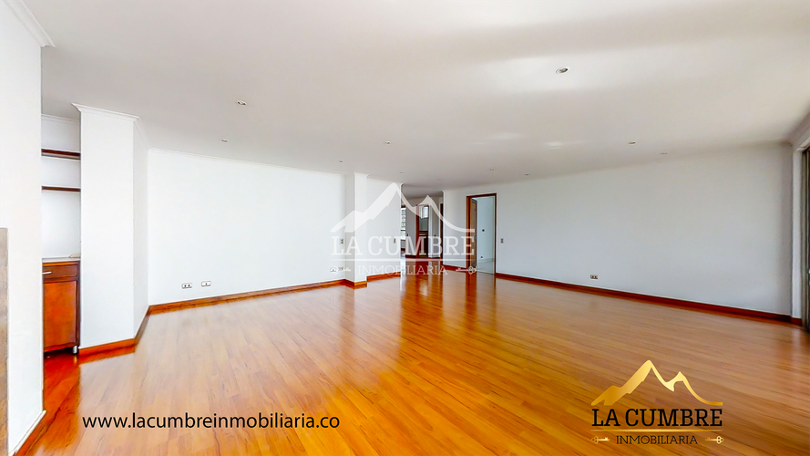 Apartamento de 3 alcobas en arriendo en La Calera, Medellín, 215 m² · foto 3 de 15