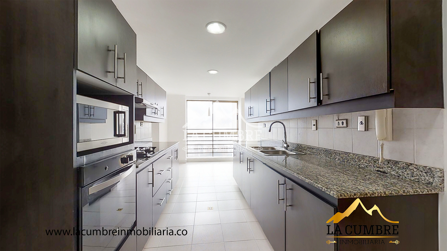 Apartamento de 3 alcobas en arriendo en La Calera, Medellín, 215 m² · foto 5 de 15