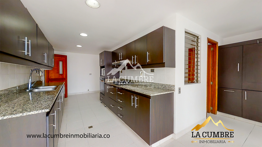 Apartamento de 3 alcobas en arriendo en La Calera, Medellín, 215 m² · foto 6 de 15