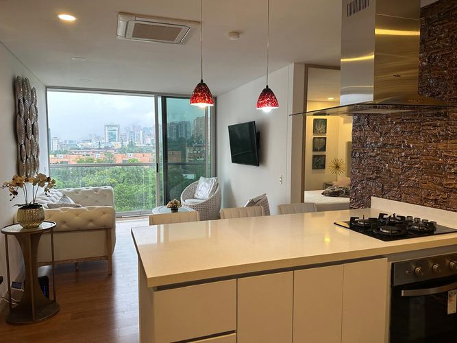 Apartamento de 2 alcobas en arriendo en El Diamante No.2, Medellín, 79 m² · foto 2 de 10