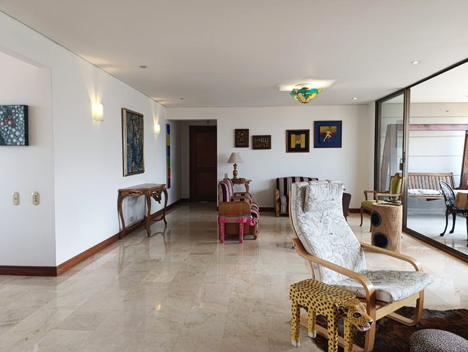 Apartamento de 2 alcobas en arriendo en El Tesoro, Medellín, 168 m² · foto 2 de 20
