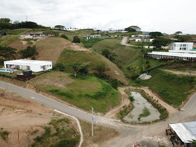 Lote en venta en Cerritos, Pereira, 2290 m² · foto 2 de 3