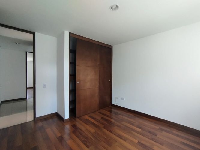 Apartamento de 3 alcobas en arriendo en Castropol, Medellín, 116 m² · foto 4 de 10